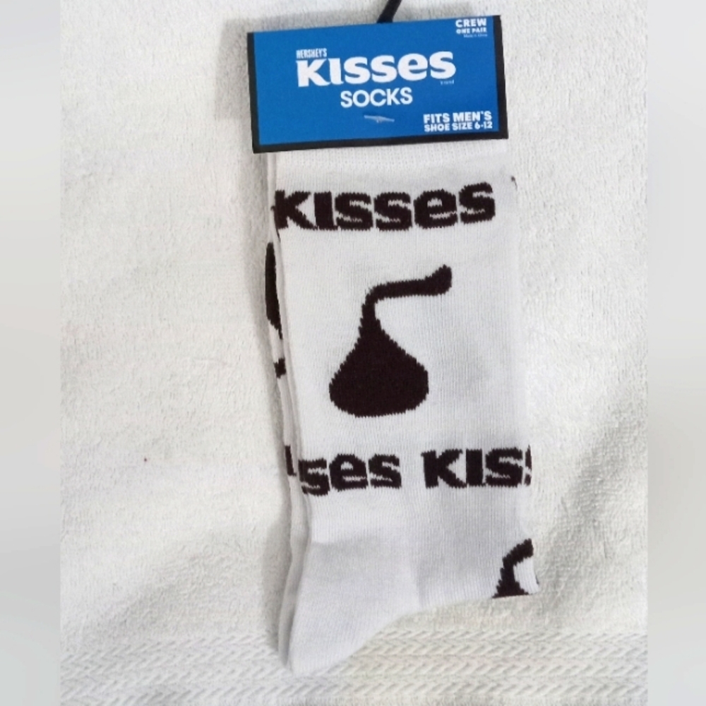 Hershey's Kisses White w/ Chocolate Kisses Crew Socks Men's Shoe Size:6-12